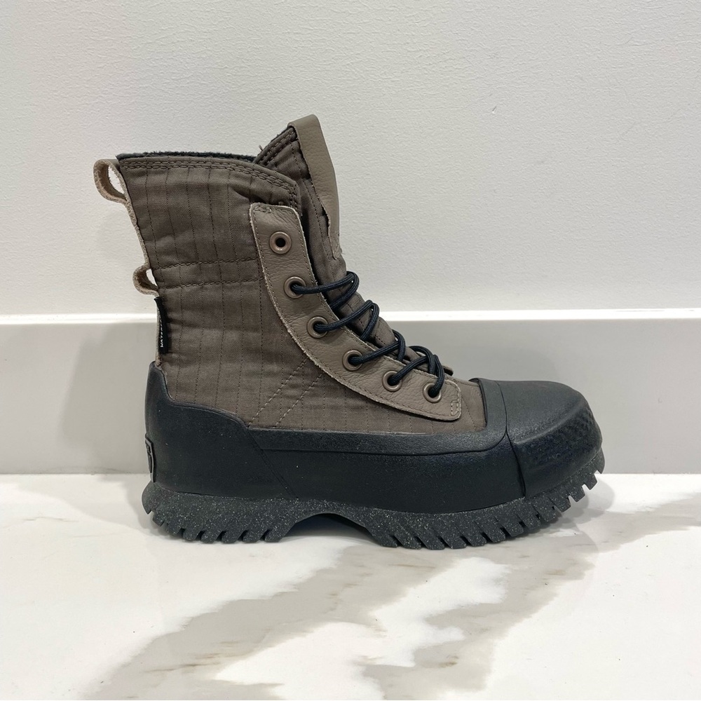 NEW Converse Chuck Taylor All Star Lugged 2.0 High Top Boots (size 5.5 & 6.5)